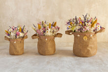 Carregar imagem no visualizador da galeria, Cesto juta (3 tamanhos) com medalha - Querida Madrinha