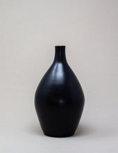 Carregar imagem no visualizador da galeria, Jarra preta