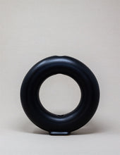 Carregar imagem no visualizador da galeria, Jarra Redonda com flores (preta)