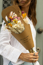 Carregar imagem no visualizador da galeria, Cone personalizado | Flores secas e preservadas
