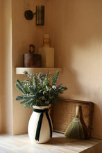 Carregar imagem no visualizador da galeria, Jarra branca
