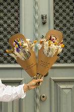 Carregar imagem no visualizador da galeria, Cone standard | Flores secas e preservadas
