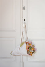Carregar imagem no visualizador da galeria, Box: Bag Bouquet bordado inglês
